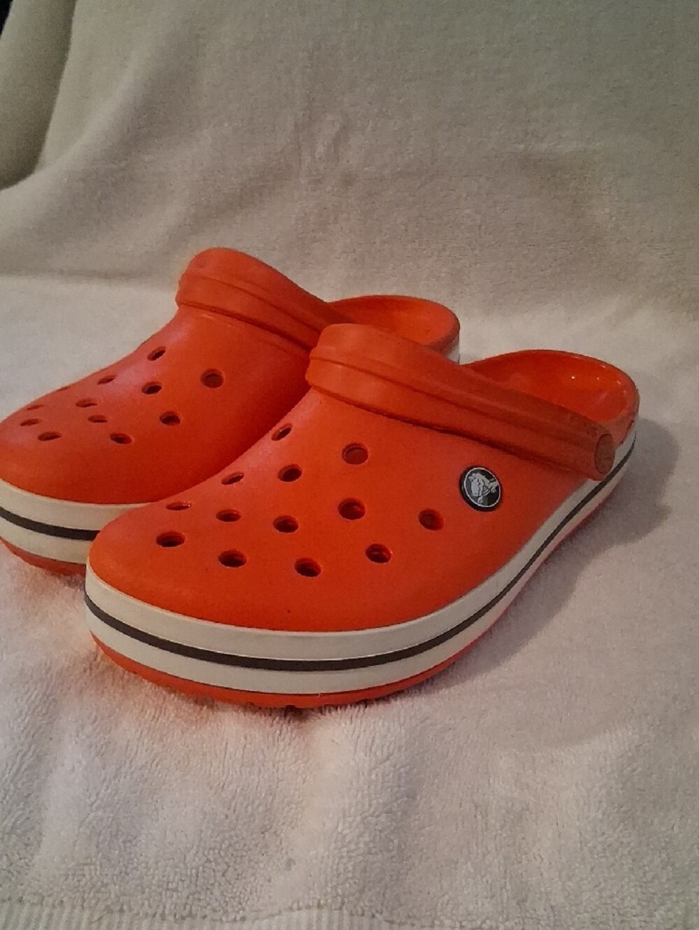 CROCS Classic Clog in Bright Orange - Picture 2 of 8
